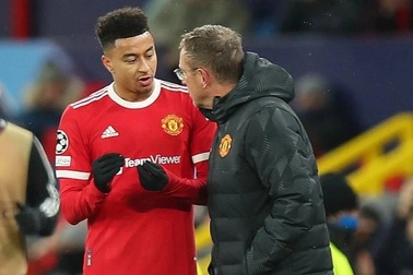 Ngôi sao Man Utd bất ngờ "bật" HLV Rangnick, nội bộ thêm "loạn"