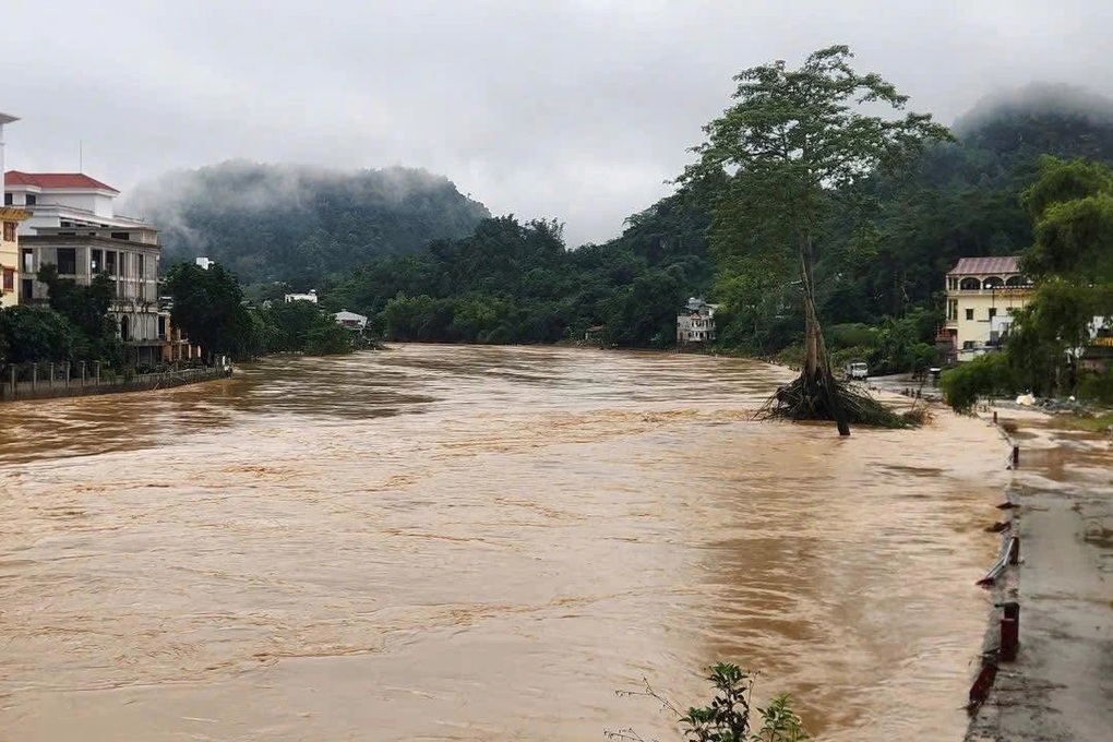 Lũ đổ về trong đêm, nhiều khu vực ở Tuyên Quang ngập úng - 2 Lũ đổ về trong đêm, nhiều khu vực ở Tuyên Quang ngập úng - 2