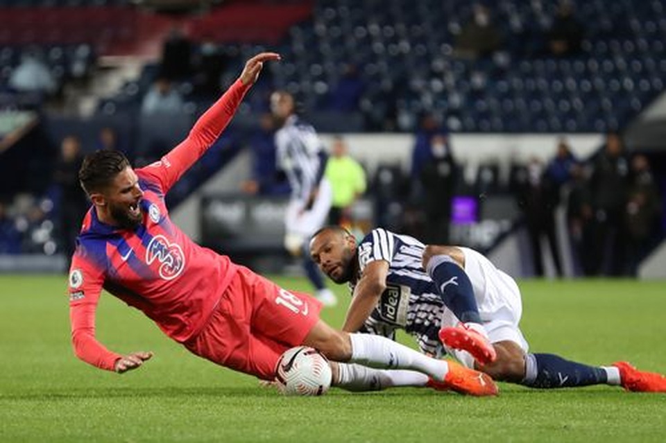 Sai lầm của trọng tài giúp Chelsea thoát thua West Brom - 14 Sai lầm của trọng tài giúp Chelsea thoát thua West Brom - 14