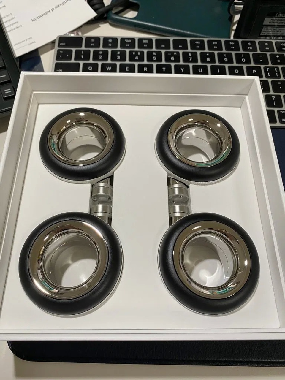 Cận cảnh bộ bánh xe dành cho Mac Pro có giá bằng một chiếc iPhone 11 - 4 Cận cảnh bộ bánh xe dành cho Mac Pro có giá bằng một chiếc iPhone 11 - 4