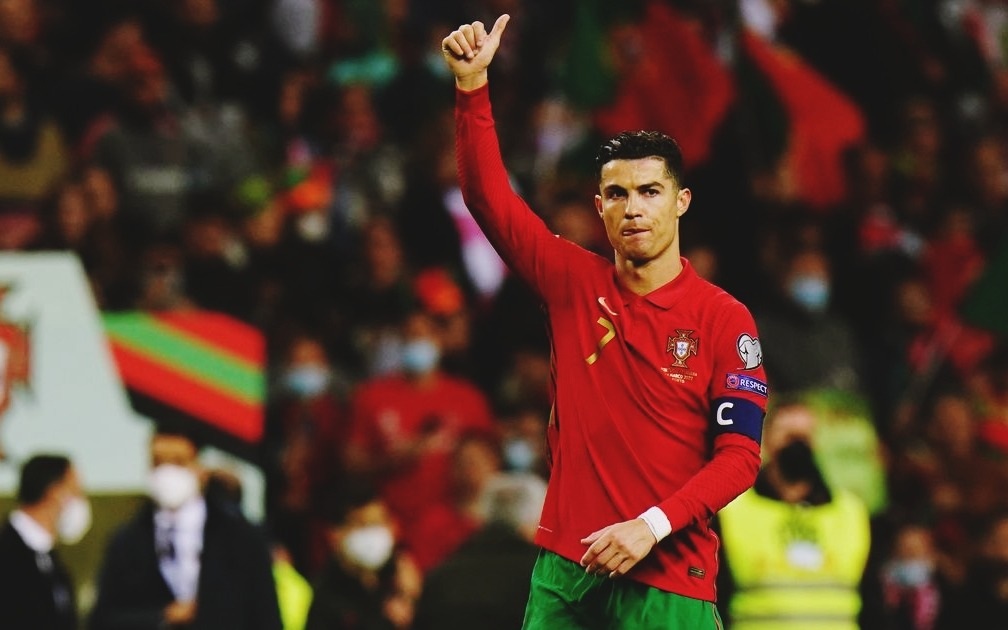 Ngoài ra, Ronaldo vẫn đang có cơ hội phá vỡ một loạt kỷ lục ở Euro như số bàn thắng (14), kiến tạo (7), số trận thi đấu (28), phút thi đấu (2399), số bàn từ phạt đền (3). Tất cả các thông số của Ronaldo dự kiến tiếp tục tăng khi Bồ Đào Nha sẽ gặp Slovenia ở vòng 1/8 (Ảnh: Getty).