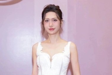 Ca sĩ Lynk Lee khoe dáng gợi cảm, nhan sắc ngày càng thăng hạng