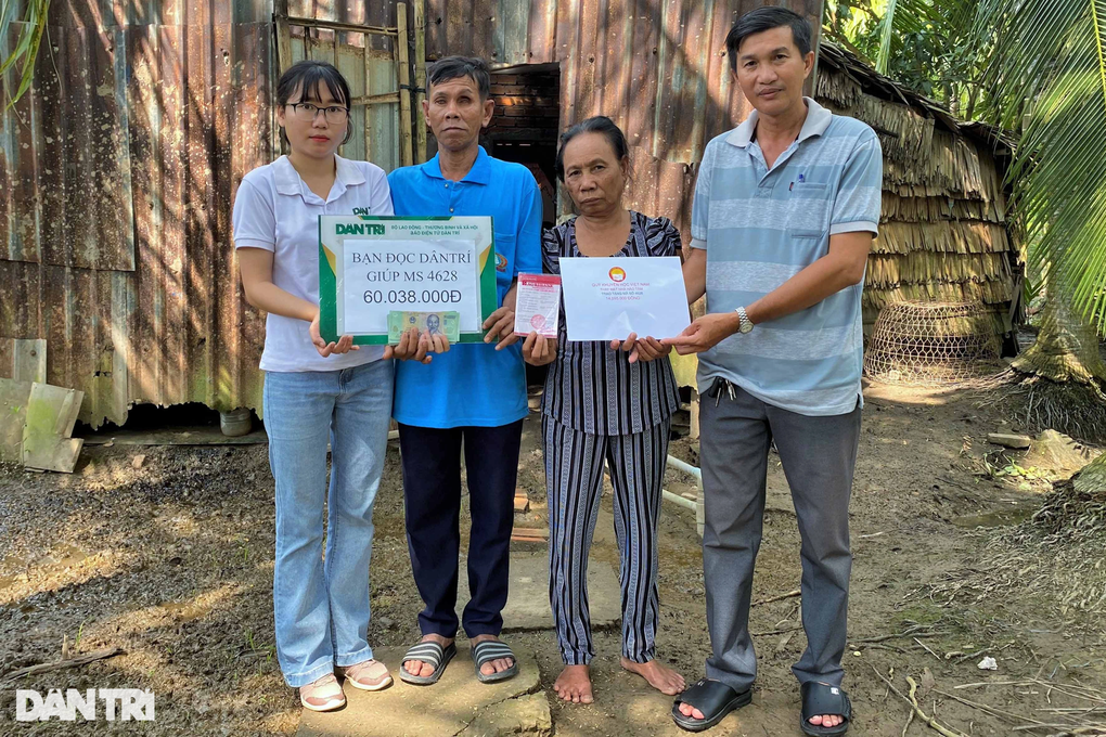 Ông mù nửa đời bắt cá nuôi người thân bệnh tật được giúp gần 75 triệu đồng - 1 Ông mù nửa đời bắt cá nuôi người thân bệnh tật được giúp gần 75 triệu đồng - 1