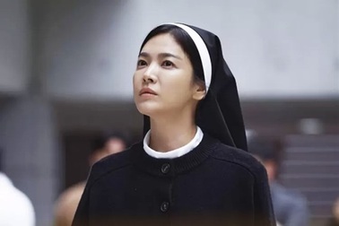 "Dark Nuns" của Song Hye Kyo gây sốt toàn cầu