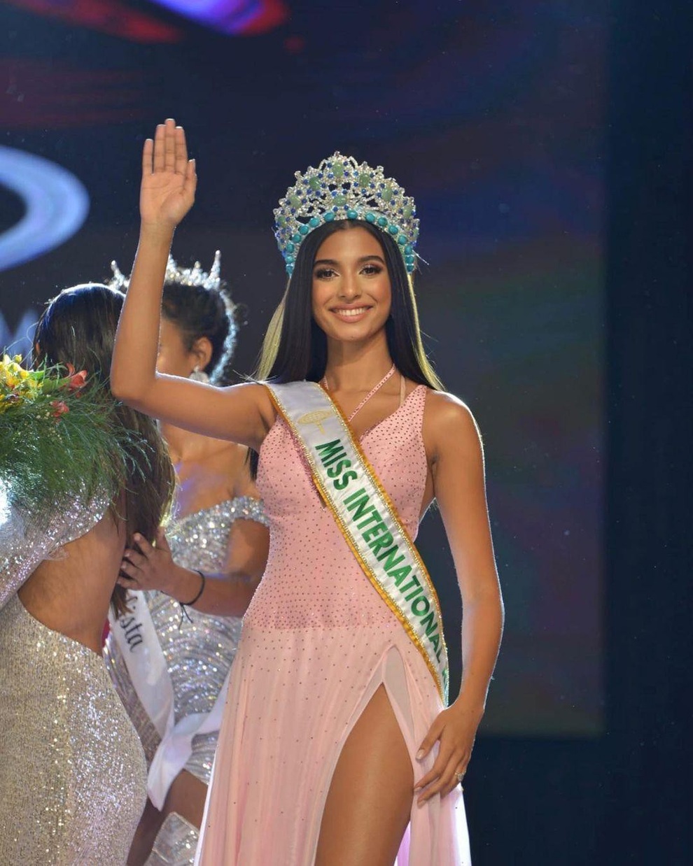 Nhan sắc bốc lửa của Hoa hậu Quốc tế Dominica - 1