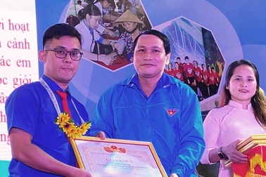 Bình Định: Trao giải thưởng cho thanh niên sống đẹp