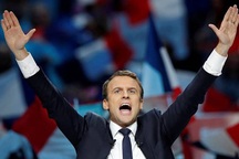 21 phát đại bác cho lễ nhậm chức của Tổng thống trẻ nhất lịch sử Pháp