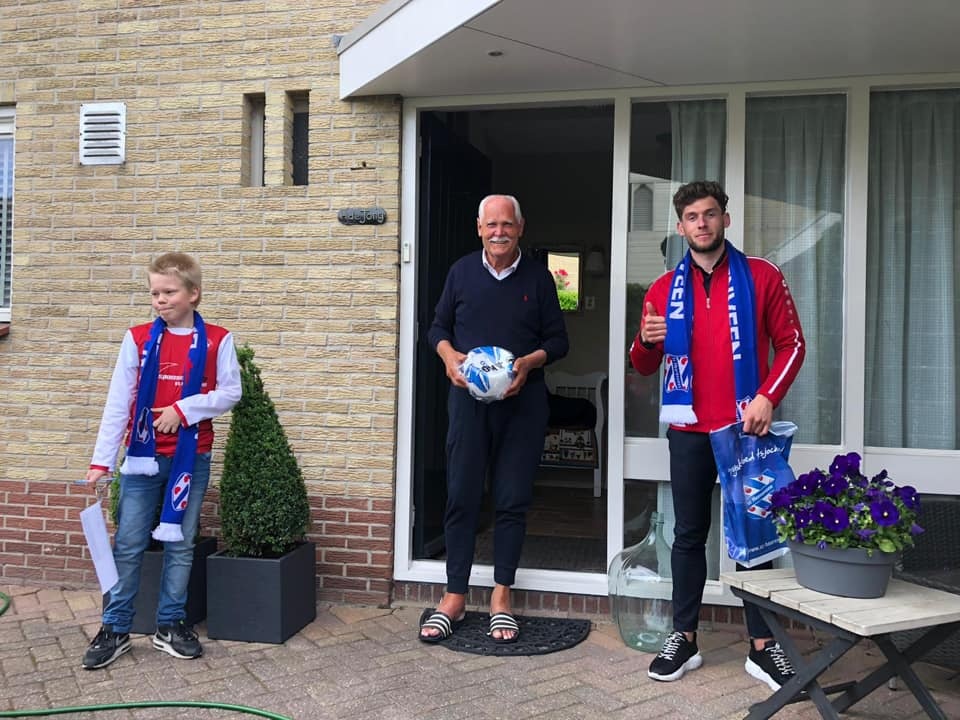 Văn Hậu rạng rỡ bên cạnh các cổ động viên Heerenveen - 13 Văn Hậu rạng rỡ bên cạnh các cổ động viên Heerenveen - 13