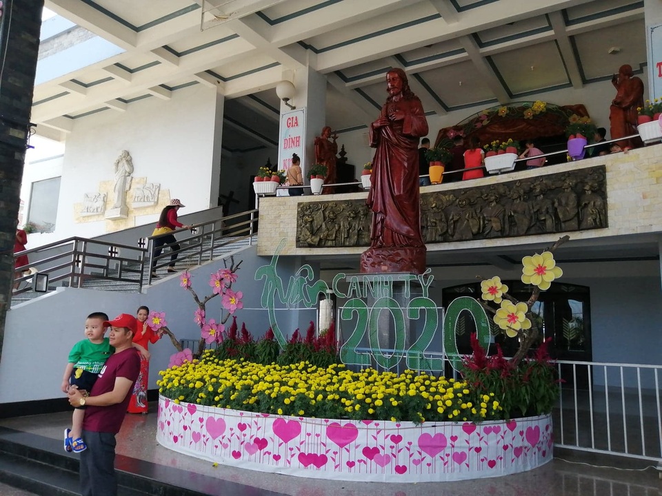 Bạc Liêu: Du khách tấp nập về Thánh đường lớn nhất ĐBSCL ngày đầu năm - 5 Bạc Liêu: Du khách tấp nập về Thánh đường lớn nhất ĐBSCL ngày đầu năm - 5