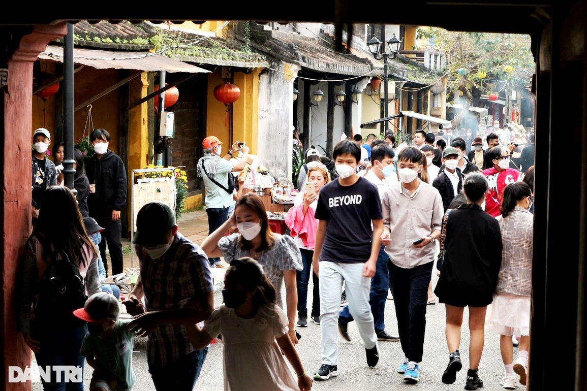 Hết kỳ nghỉ Tết, Hội An vẫn đón hàng nghìn khách tham quan mỗi ngày - 1 Hết kỳ nghỉ Tết, Hội An vẫn đón hàng nghìn khách tham quan mỗi ngày - 1