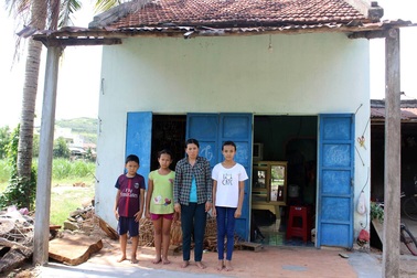 Cha mất vì ung thư, mẹ mắc bệnh tim nặng, 3 con sống trong khốn khó