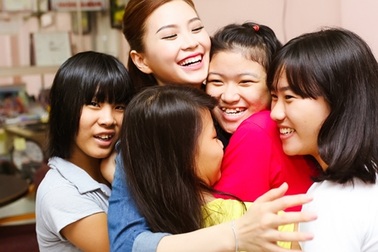 Á hậu Diễm Trang mang Trung thu đến với trò nghèo