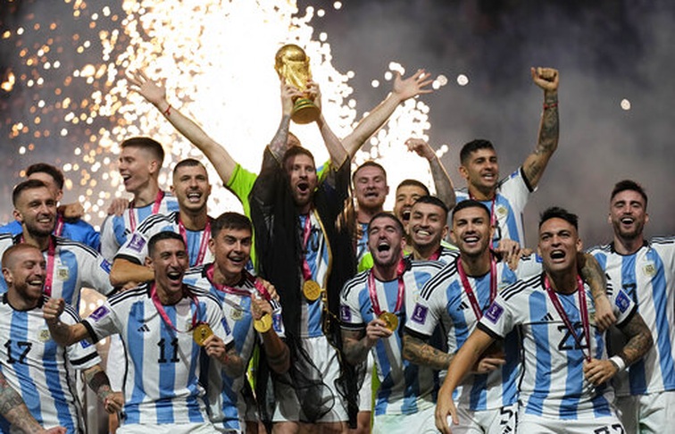 Messi tỏa sáng, Argentina hạ Pháp trên chấm luân lưu và vô địch World Cup