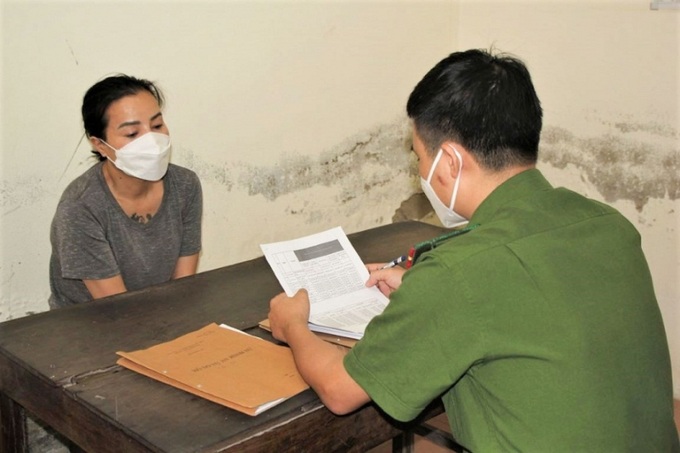 Nguyễn Thị Hoài tại cơ quan công an.