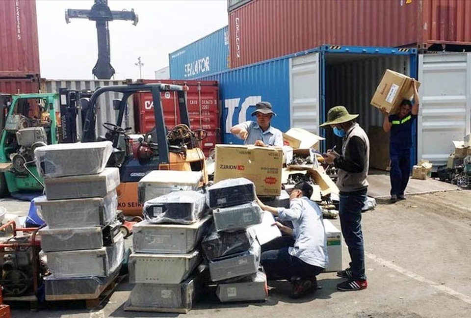 Hải quan vẫn “lấn cấn” trong việc xử lý các container rác, phế liệu?! - 3 Hải quan vẫn “lấn cấn” trong việc xử lý các container rác, phế liệu?! - 3