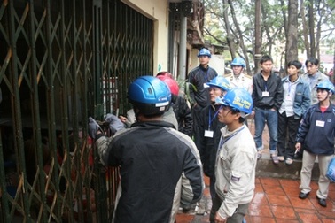 Cưỡng chế 13 hộ dân nhà C7 Giảng Võ