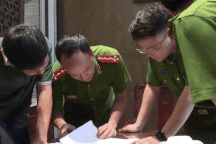 Cảnh sát thu giữ tài liệu, két sắt tại nhà "đại ca giang hồ" ở Thanh Hóa