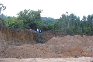 Phạt 100 triệu đồng doanh nghiệp làm “biến mất” nhiều ngôi mộ