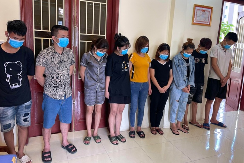 Hai chủ tịch xã bị đình chỉ công tác do lơ là chống dịch - 1 Hai chủ tịch xã bị đình chỉ công tác do lơ là chống dịch - 1