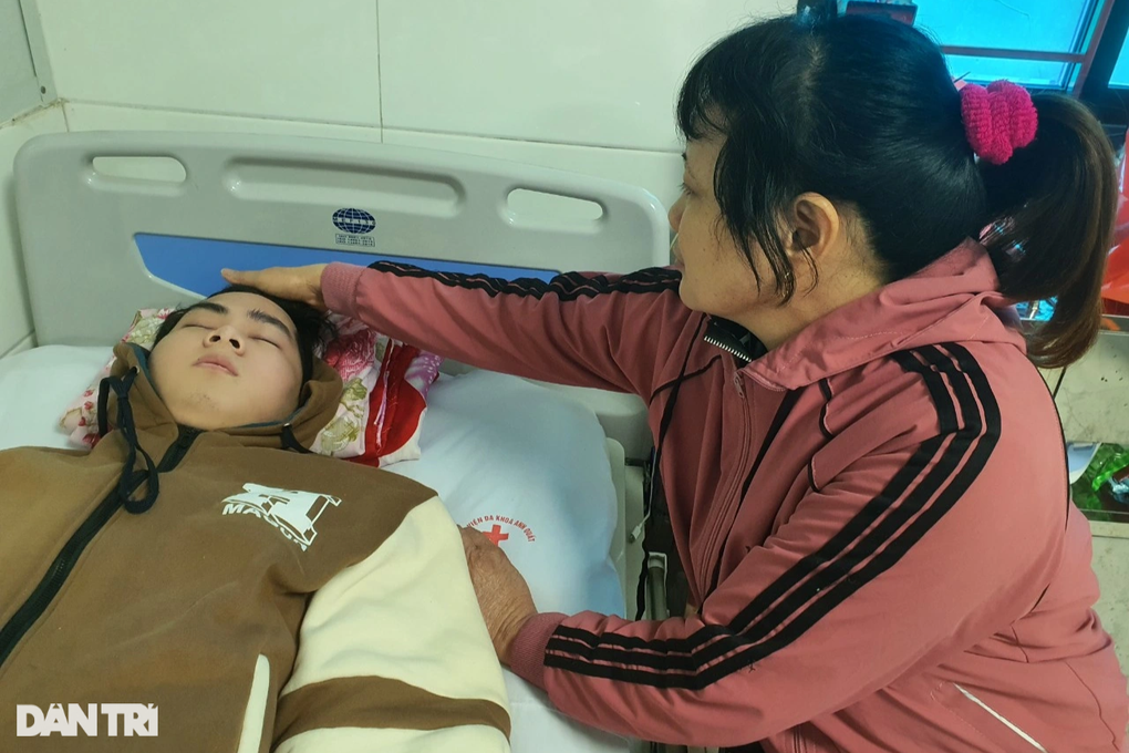 Cú sẩy chân hãi hùng và tương lai mờ mịt của chàng trai mồ côi bố - 4 Cú sẩy chân hãi hùng và tương lai mờ mịt của chàng trai mồ côi bố - 4
