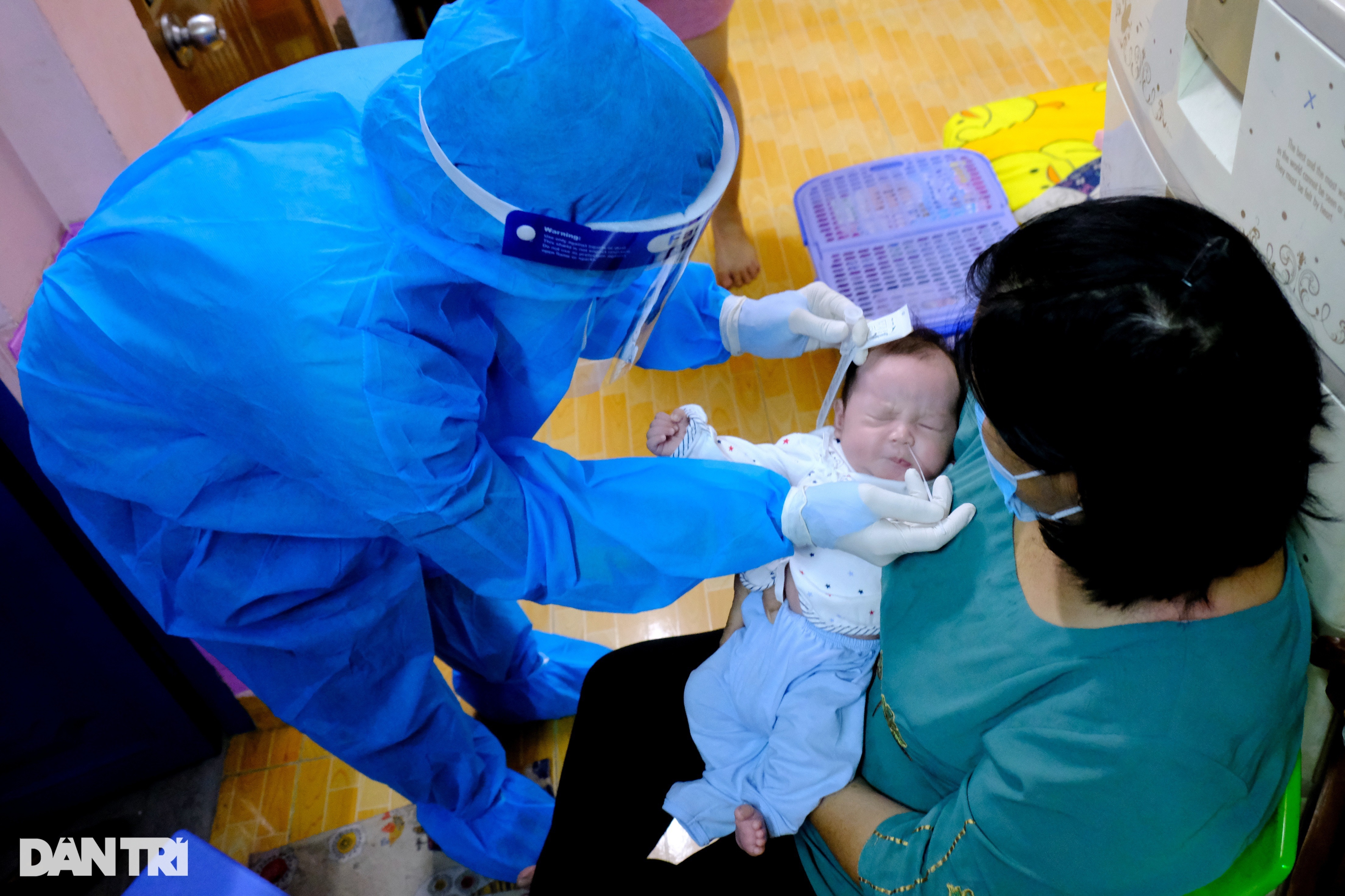 Chuyện về bé Vít bị bỏ rơi ở nhà hoang trong chiều mưa tại tâm dịch TPHCM - 9 Chuyện về bé Vít bị bỏ rơi ở nhà hoang trong chiều mưa tại tâm dịch TPHCM - 9