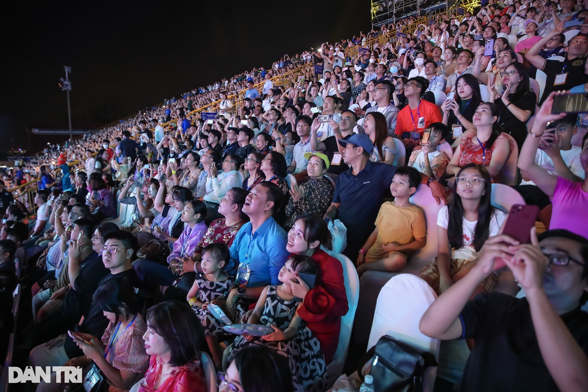 Hoành tráng đêm diễn Chuyến tàu huyền thoại mở màn Lễ hội Sông nước TPHCM - 10