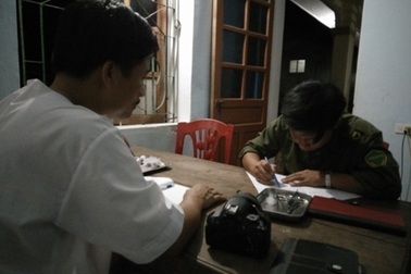 Thầy giáo xông vào gây rối, nghi do ghen tuông