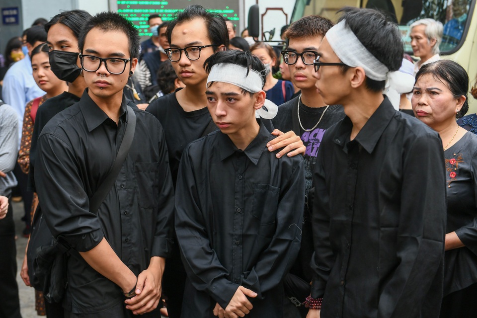 Xúc động giây phút tiễn biệt tác giả bài thơ Chiếc lá đầu tiên - 14 Xúc động giây phút tiễn biệt tác giả bài thơ Chiếc lá đầu tiên - 14