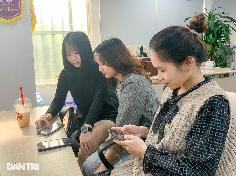 Bỏ dở cơm trưa, dân văn phòng lập hội chạy đua săn sale dịp Black Friday - 3 Bỏ dở cơm trưa, dân văn phòng lập hội chạy đua săn sale dịp Black Friday - 3