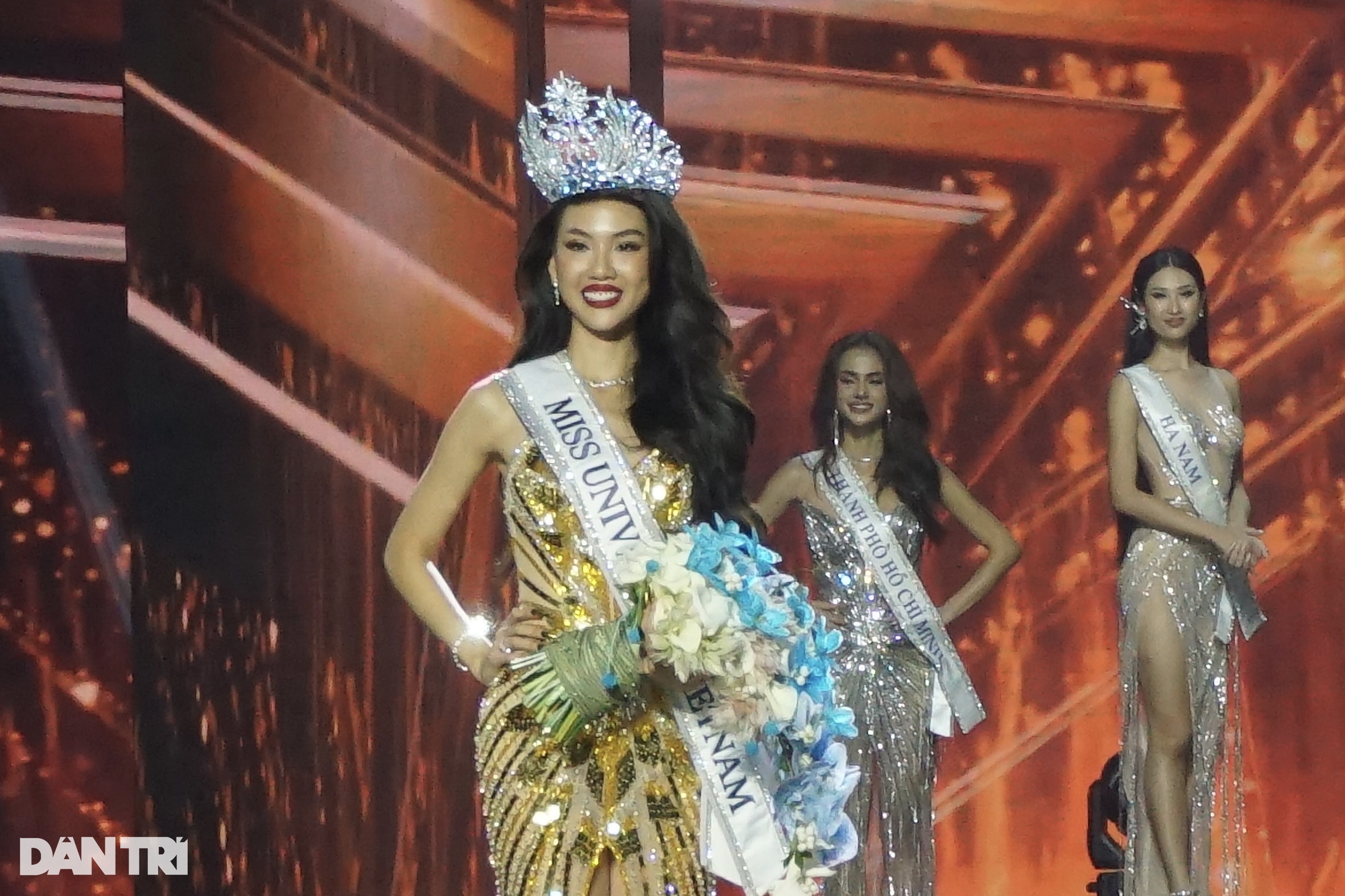 Tổ chức Miss Universe xem xét chiến thắng của Bùi Quỳnh Hoa sau loạt ồn ào - 1