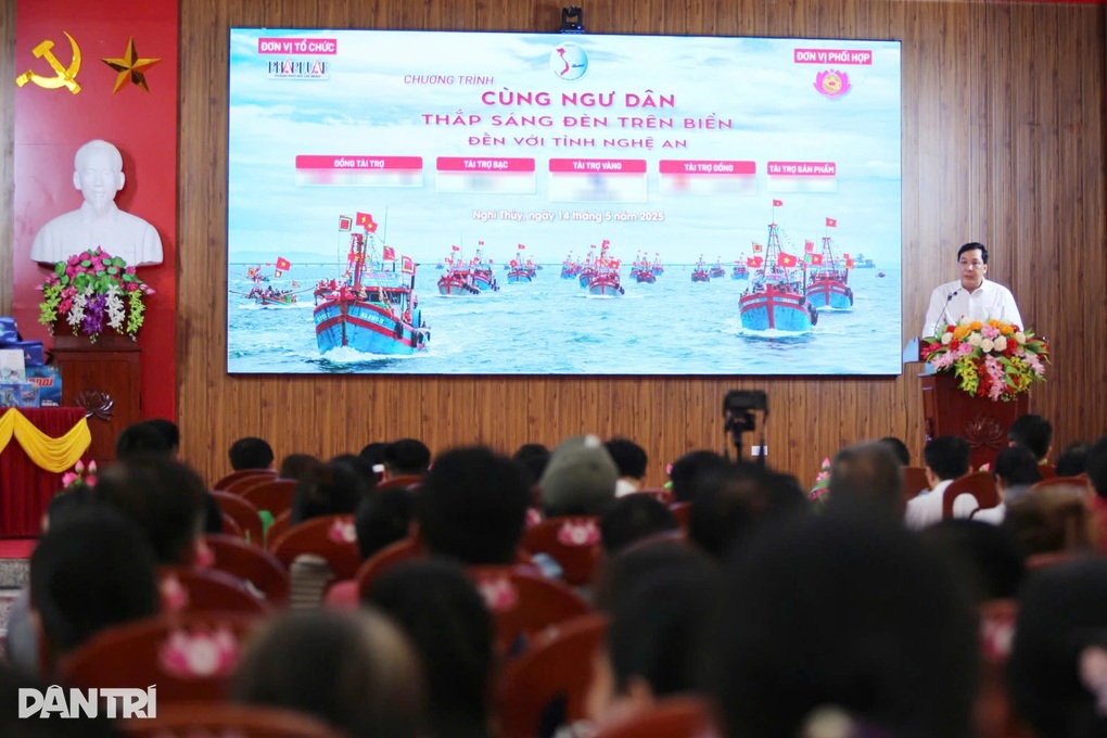 Thắp sáng đèn trên biển, cùng ngư dân vươn khơi, làm giàu - 2 Thắp sáng đèn trên biển, cùng ngư dân vươn khơi, làm giàu - 2