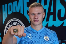 Erling Haaland nhận giải thưởng giá trị sau mùa giải kỷ lục ở Man City
