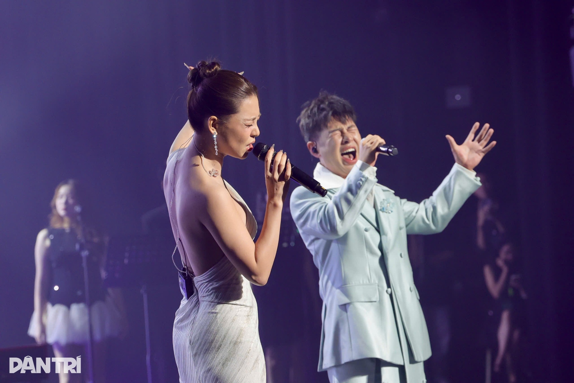 Những khoảnh khắc ấn tượng, bùng nổ trong concert Rực rỡ ngày mới - 17 Những khoảnh khắc ấn tượng, bùng nổ trong concert Rực rỡ ngày mới - 17