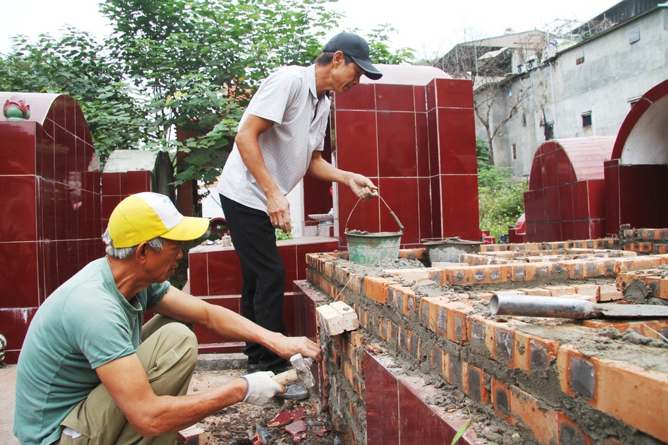 Kiếm bạc triệu mỗi ngày bằng nghề xây nhà cho người chết - 5 Kiếm bạc triệu mỗi ngày bằng nghề xây nhà cho người chết - 5
