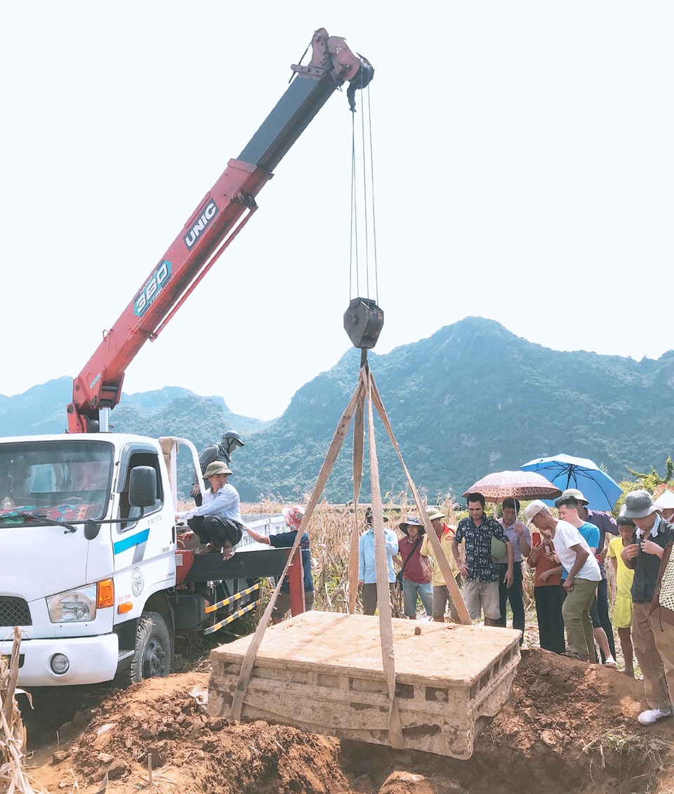 Phát hiện sập đá nhiều nét giống sập đá bảo vật quốc gia ở Ninh Bình - 1 Phát hiện sập đá nhiều nét giống sập đá bảo vật quốc gia ở Ninh Bình - 1