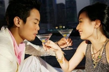 Vợ vắng nhà, chồng lặng lẽ kết hôn với cô “em họ”