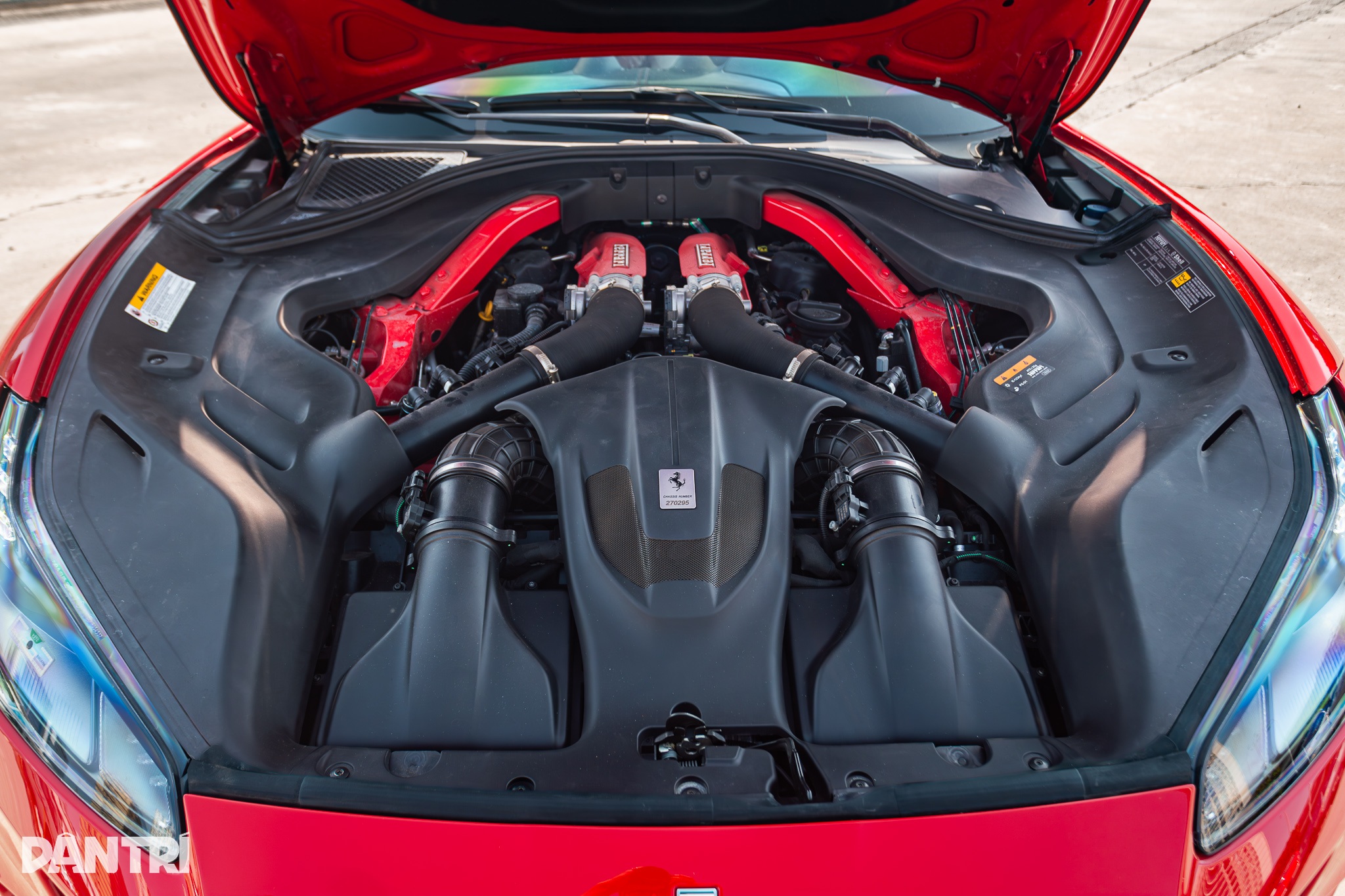 Khám phá Ferrari Portofino M: Xe mui trần giá 10 tỷ có 2 chiếc tại Việt Nam - 15 Khám phá Ferrari Portofino M: Xe mui trần giá 10 tỷ có 2 chiếc tại Việt Nam - 15