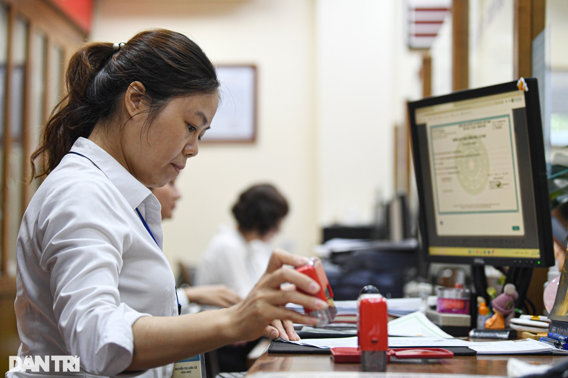 Hà Nội: Người dân thoát cảnh xếp hàng dài với thủ tục hành chính không chờ - 10 Hà Nội: Người dân thoát cảnh xếp hàng dài với thủ tục hành chính không chờ - 10