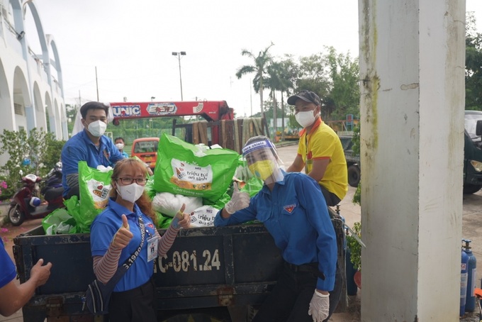 TP.HCM là địa phương đầu tiên của cả nước đưa ra 3 gói hỗ trợ với số lượng và giá trị gói hỗ trợ lớn, tận dụng các nguồn lực xã hội, khẩn trương triển khai các gói an sinh đến người dân cho đến khi TP