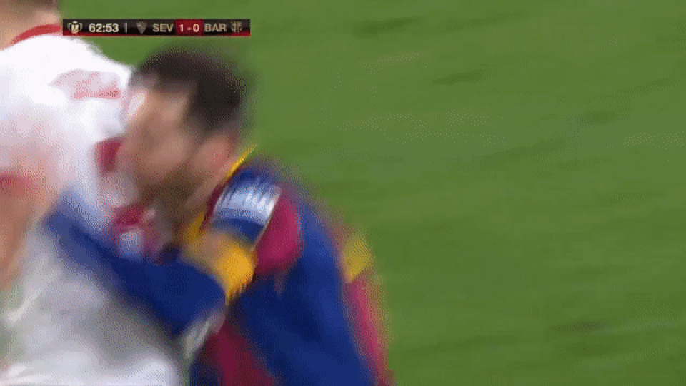 Messi may mắn thoát thẻ đỏ vì hành động chơi xấu đối thủ - 1 Messi may mắn thoát thẻ đỏ vì hành động chơi xấu đối thủ - 1