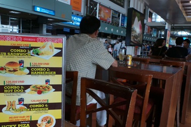 Bộ trưởng chê dịch vụ tại sân bay Nội Bài