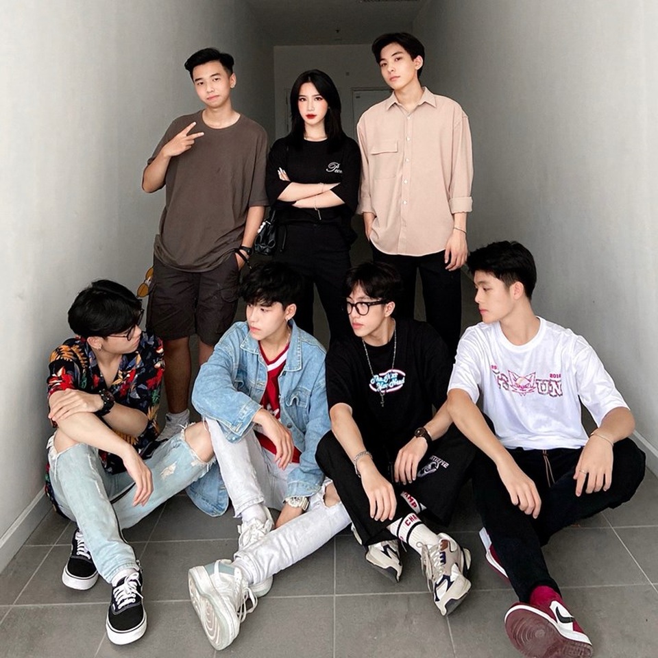 Hội bạn thân 10X điển trai, ăn mặc phong cách, gây “sốt” mạng - 1 Hội bạn thân 10X điển trai, ăn mặc phong cách, gây “sốt” mạng - 1