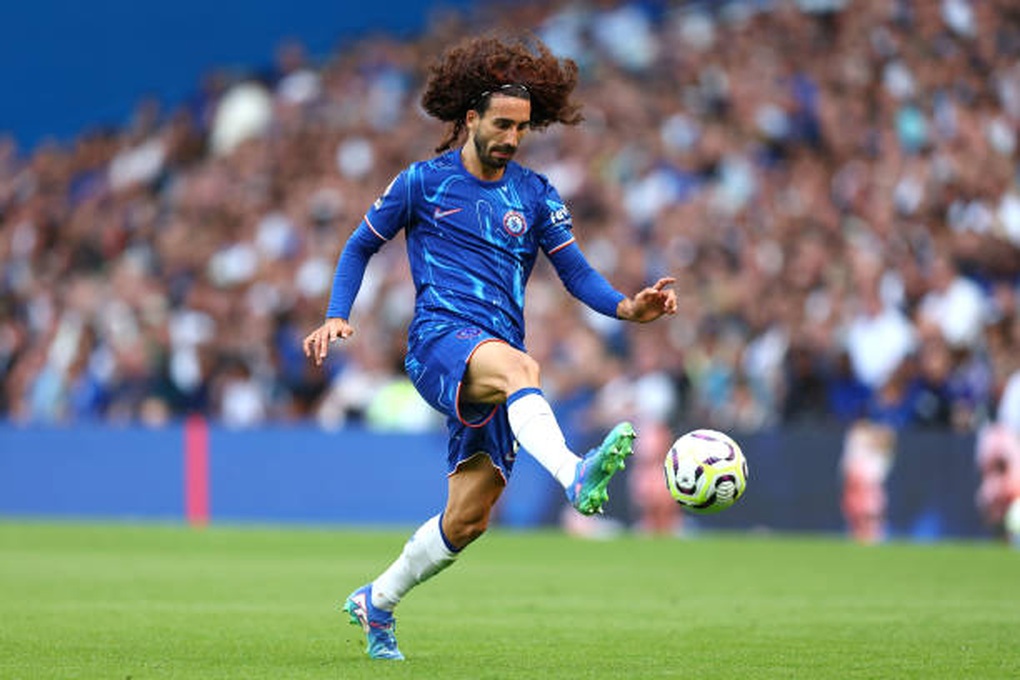 Erling Haaland chế giễu Cucurella sau khi ghi bàn vào lưới Chelsea - 1 Erling Haaland chế giễu Cucurella sau khi ghi bàn vào lưới Chelsea - 1