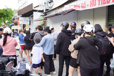 Quầy bánh tiramisu "Douyin" gây sốt, hút khách xếp hàng chờ mua