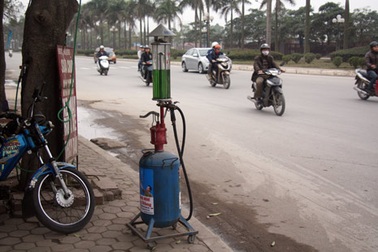 Dẹp bỏ các điểm bán xăng vỉa hè