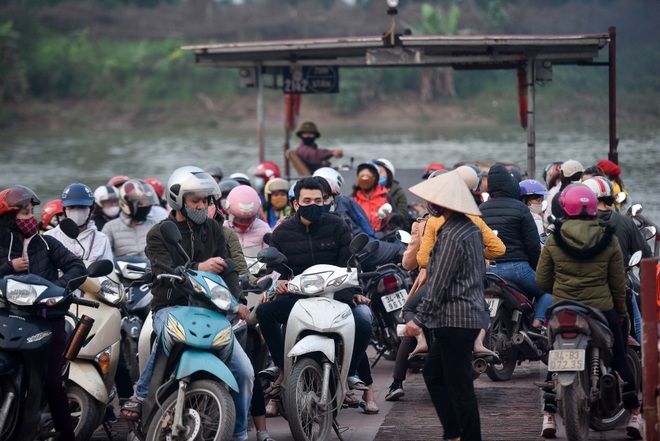 Hải Dương: Dẹp yên bến phà này, lại ùn ùn chen chúc tại bến khác - 11