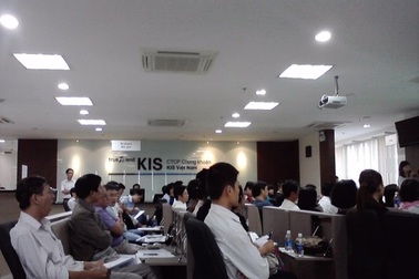 Cổ phiếu bảo hiểm, ngân hàng nhấn chìm VN-Index