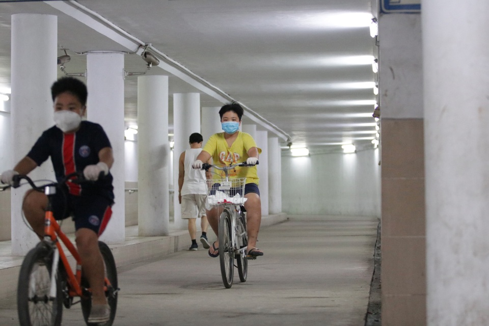 Cuộc sống về chiều dưới địa đạo lớn nhất Hà Nội giữa đại dịch Covid-19 - 16 Cuộc sống về chiều dưới địa đạo lớn nhất Hà Nội giữa đại dịch Covid-19 - 16
