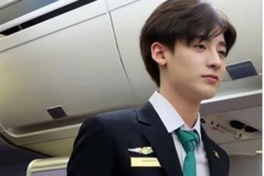 Chàng tiếp viên đẹp trai Thái Lan khiến dân mạng Việt “săn lùng”