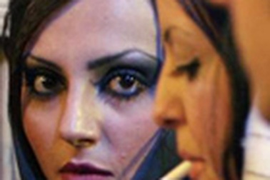 Iran: Ăn mặc hớ hênh sẽ bị phạt tù 